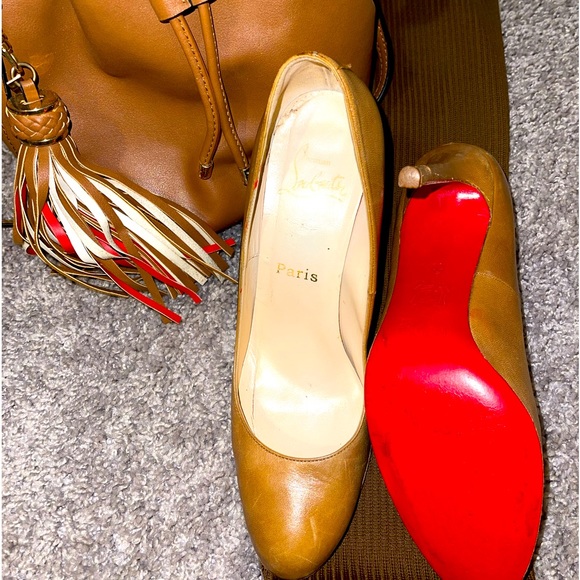 Christian Louboutin simple pump in Camel size 39 or 7.5 - Picture 2 of 11